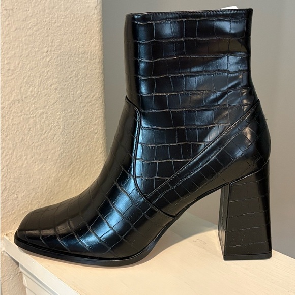 Lisa Vicky Craze Faux Leather Croc Bootie Womens 8.5 Black Embossed Square Toe - Picture 4 of 10